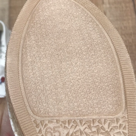 NWT Woman’s Ladybug Escape Espadrilles by Walk With Me. - Picture 7 of 10